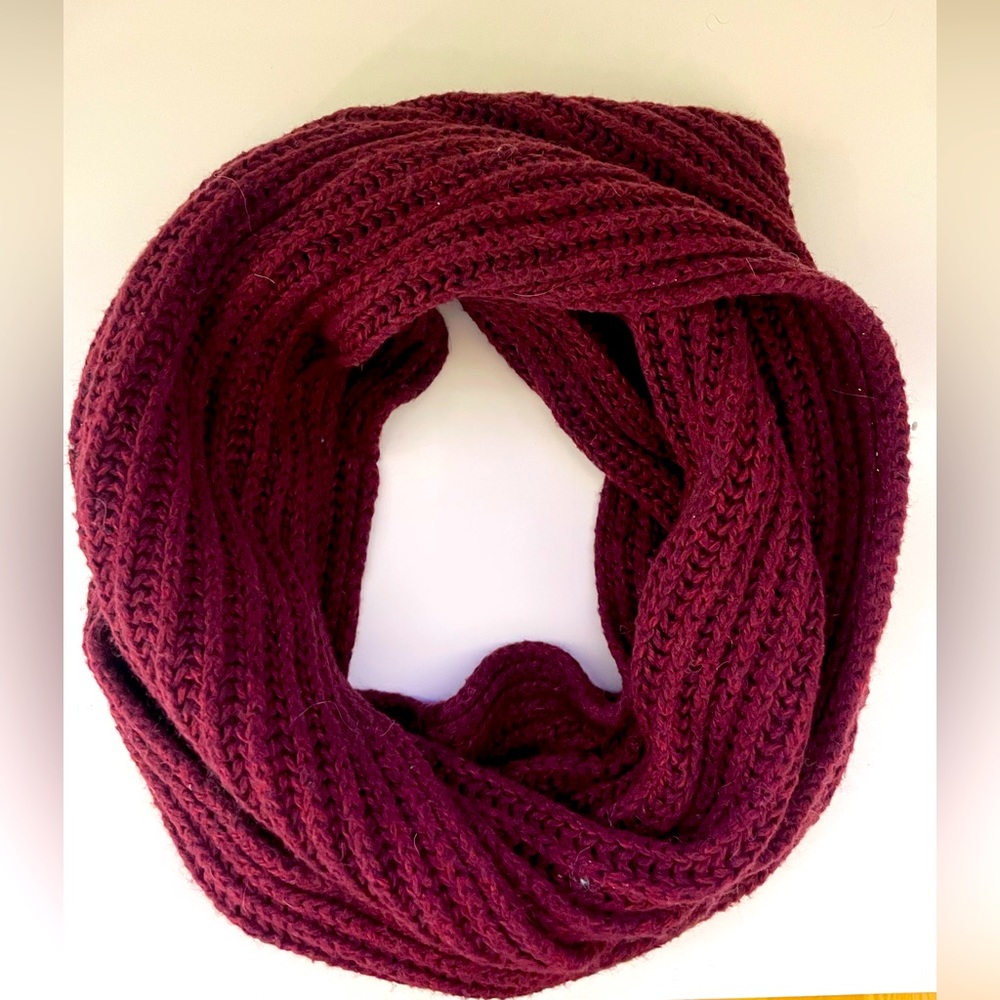 Madewell circular maroon colored scarf! Super soft